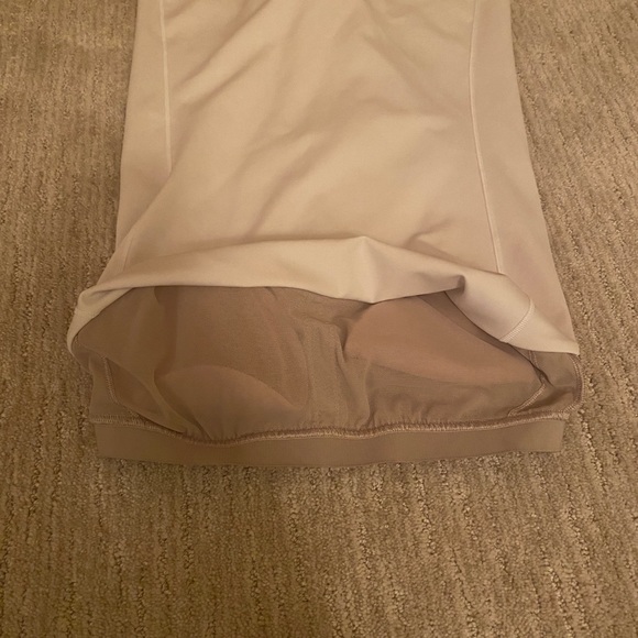 Bundle of 2 Lululemon tanks - Picture 10 of 11